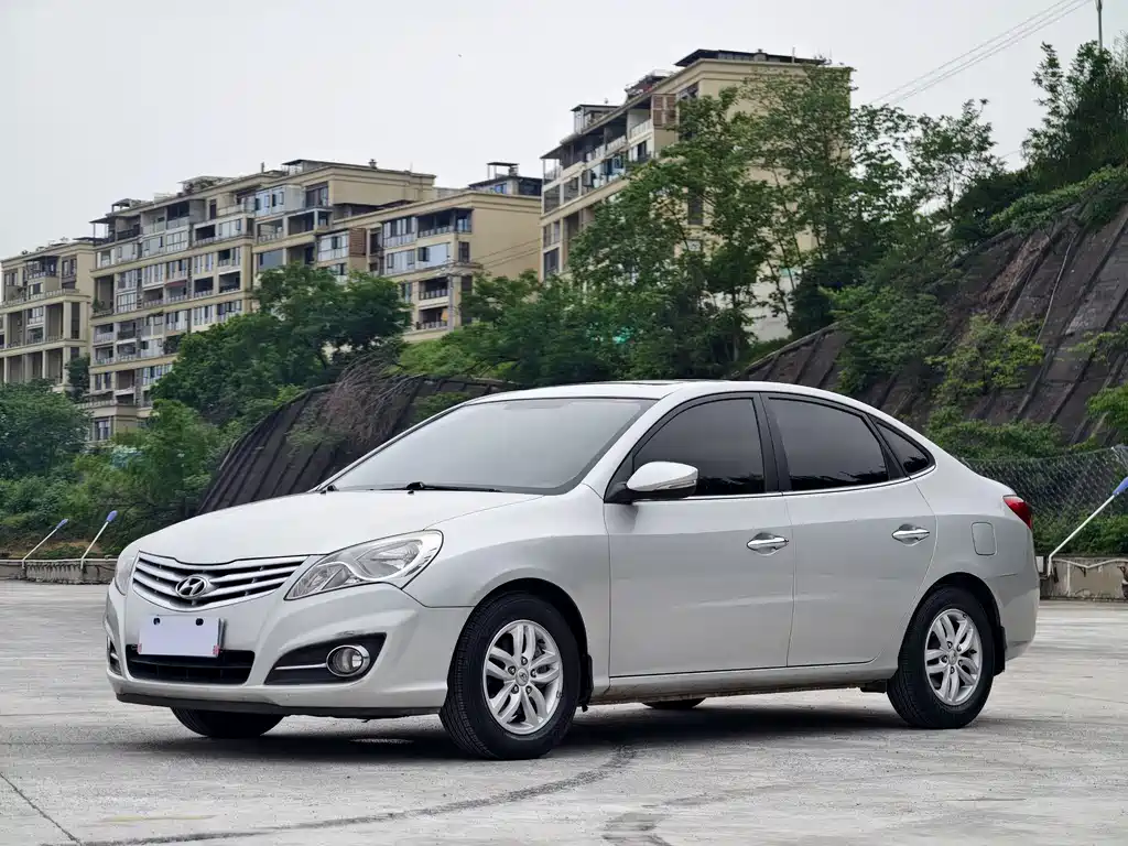 Hyundai Elantra 2012