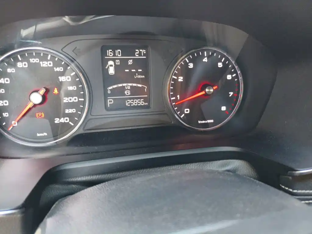 Roewe RX5 — миниатюра 8