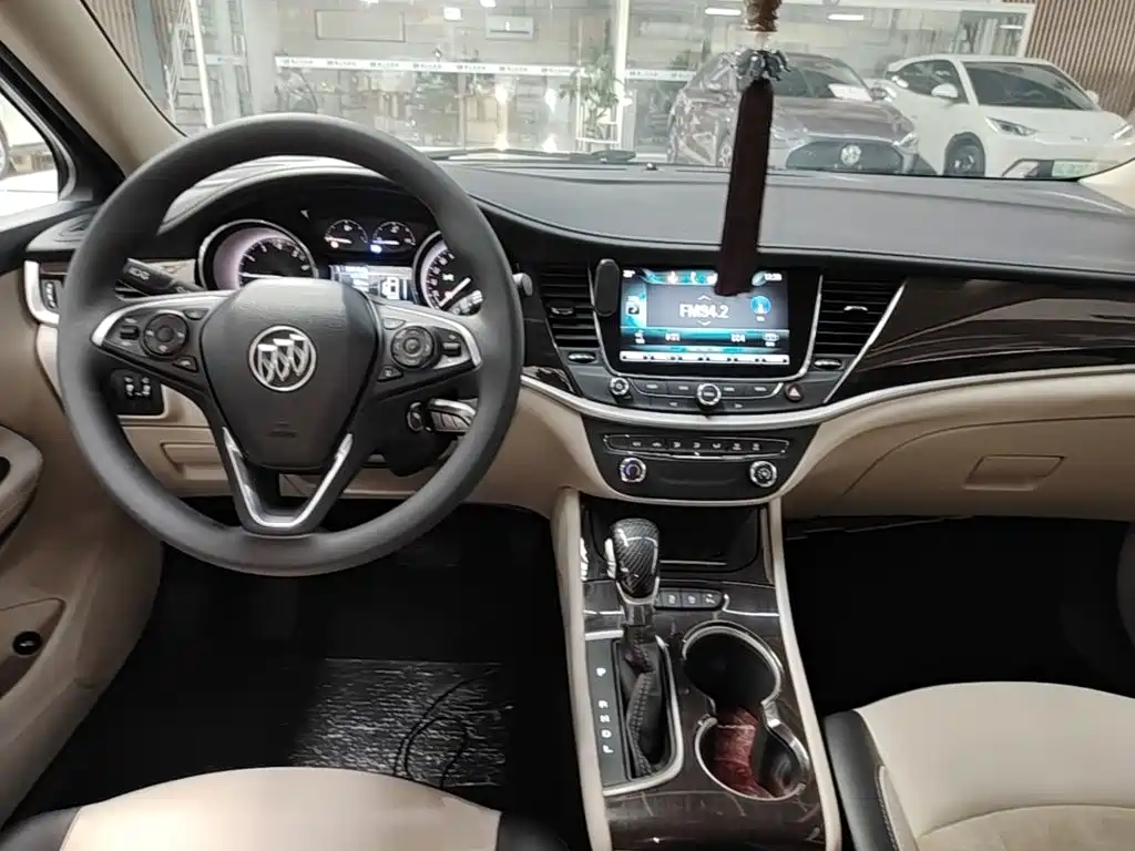 Buick Verano — миниатюра 10