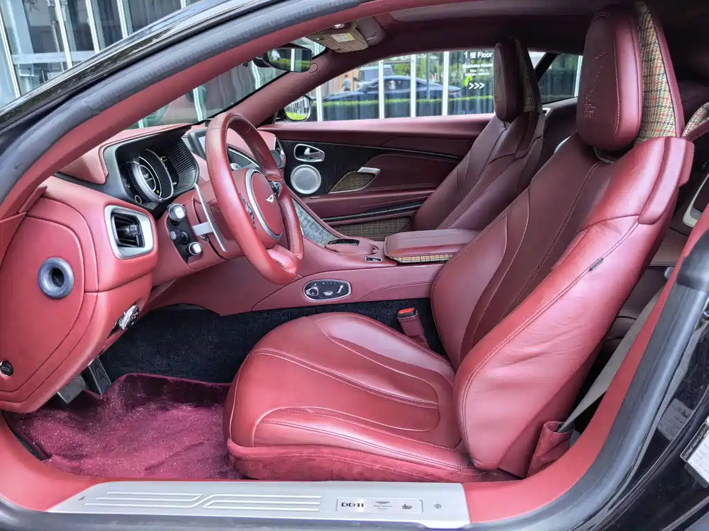 Aston Martin DB11 — миниатюра 19