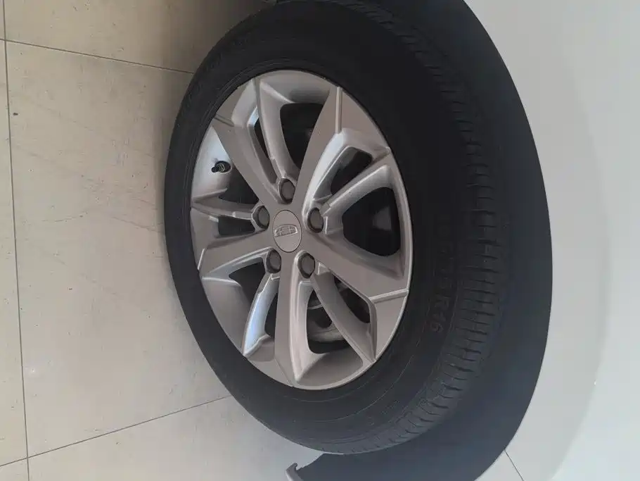 Geely Emgrand GL — миниатюра 6