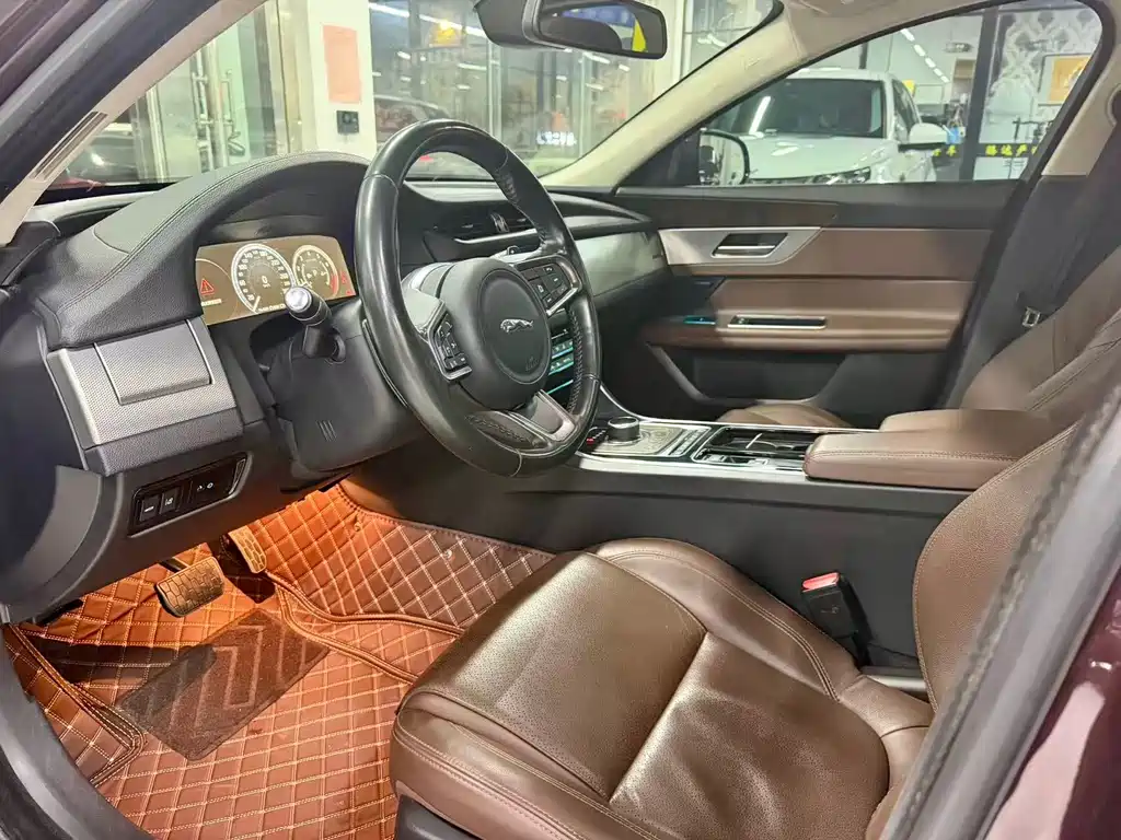 Jaguar XFL — миниатюра 7