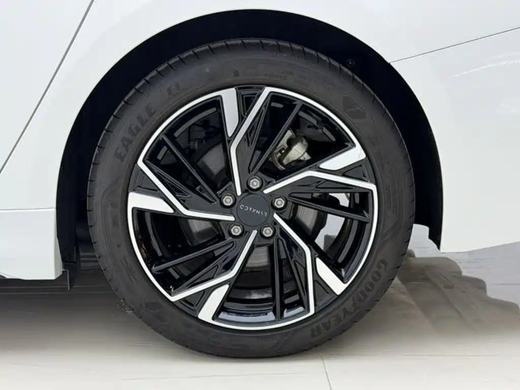 Lynk & Co 03 — миниатюра 16