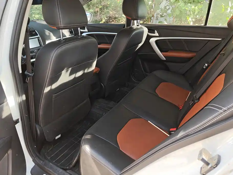 Geely Emgrand — миниатюра 11