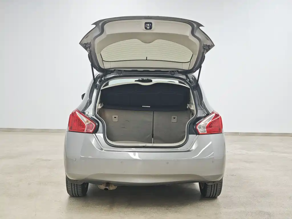 Nissan Tiida — миниатюра 6