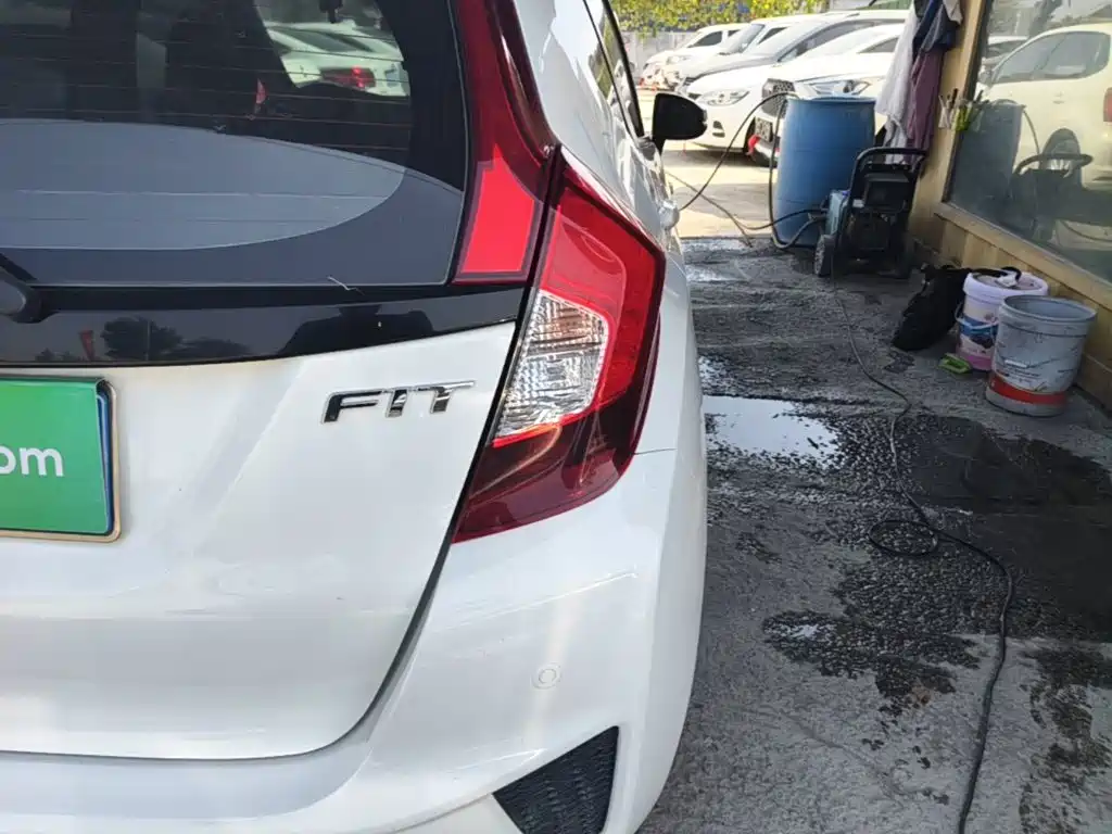 Honda Fit — миниатюра 8