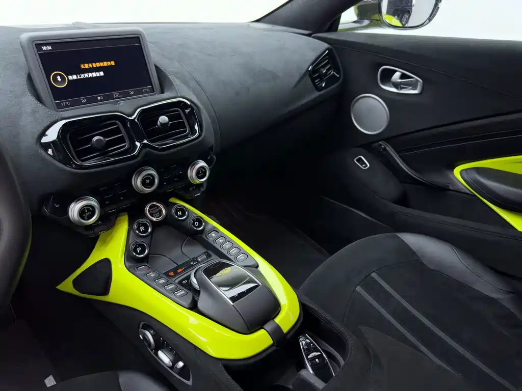 Aston Martin V8 Vantage — миниатюра 26