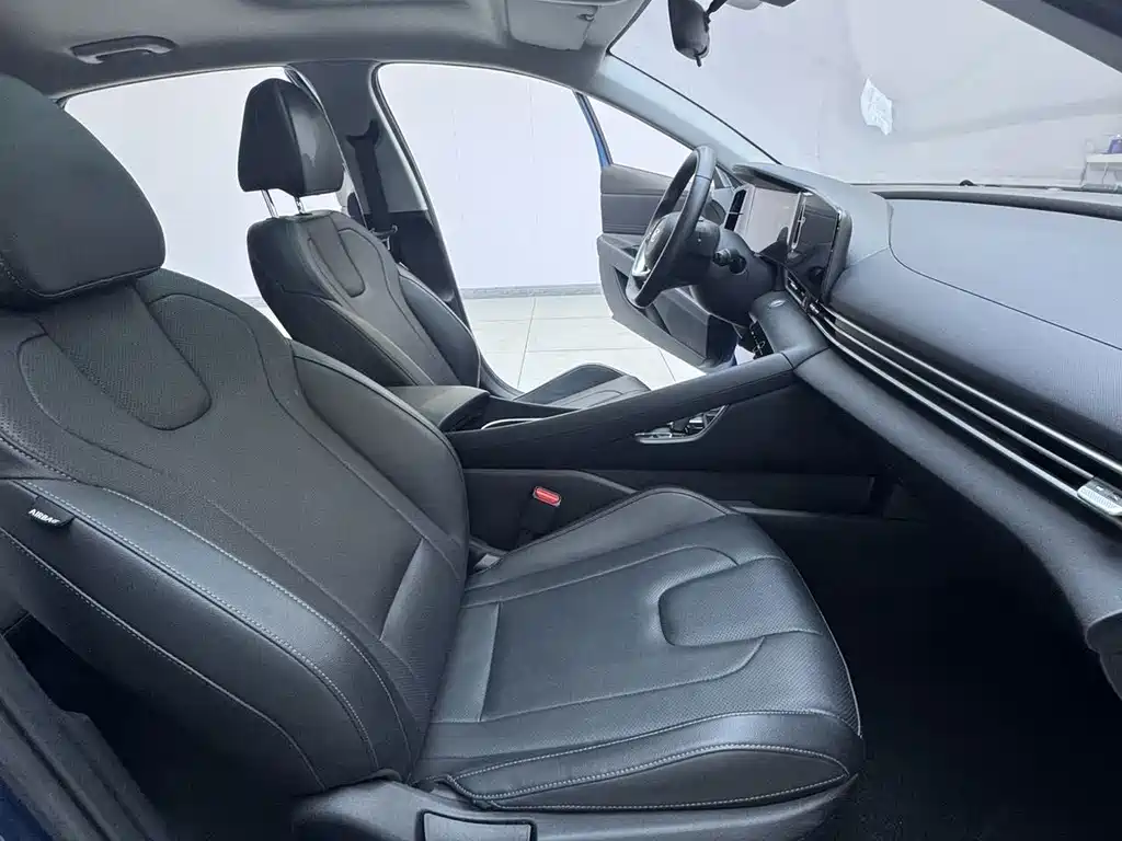 Hyundai Elantra — миниатюра 14