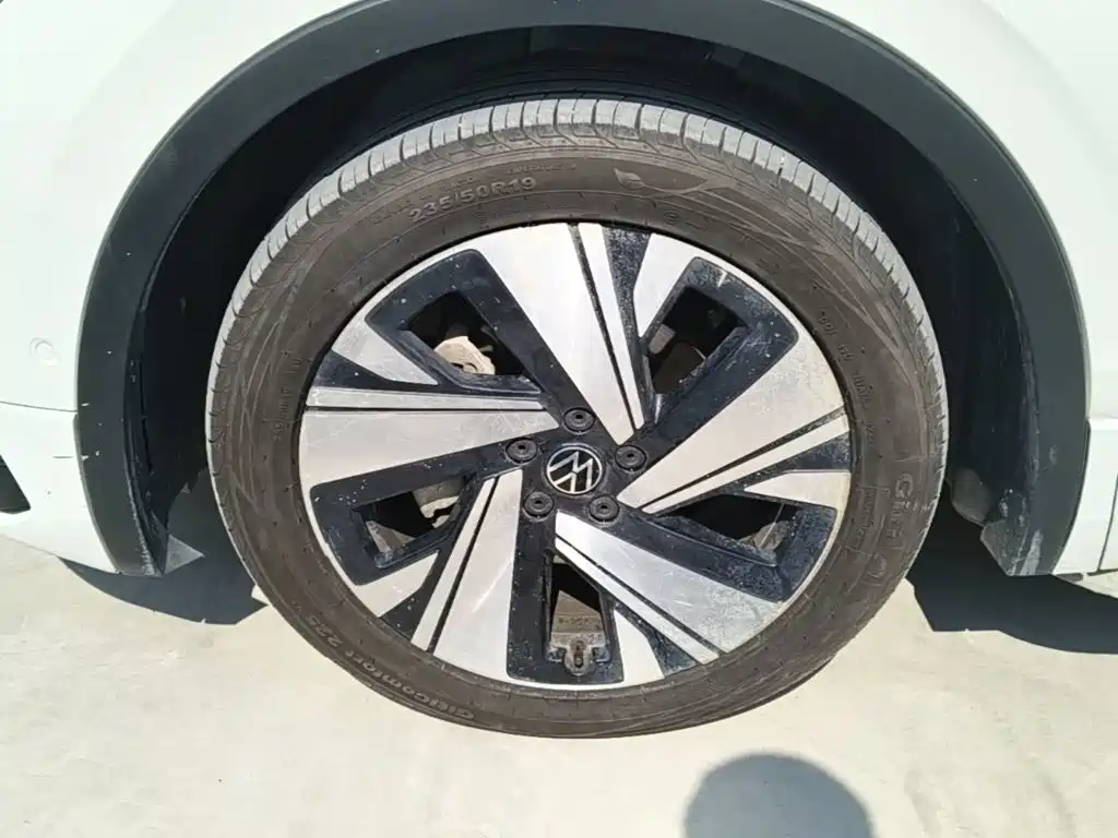 Volkswagen Tiguan L — миниатюра 23