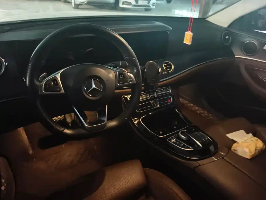 Mercedes-Benz E-Class — миниатюра 12