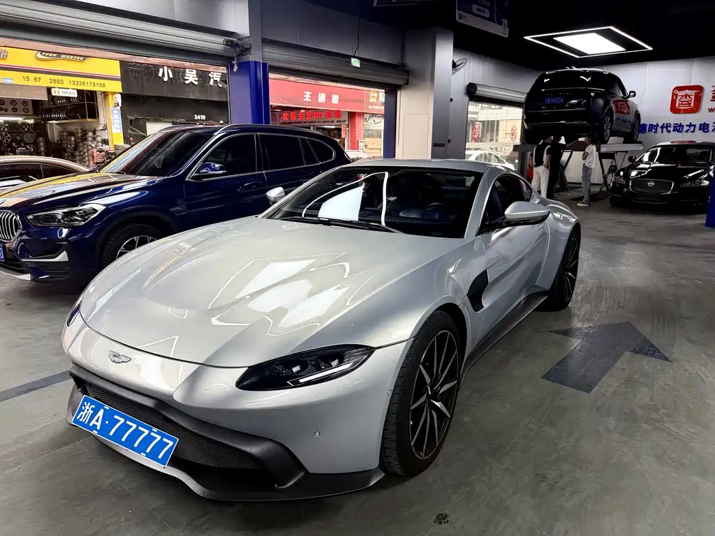 Aston Martin V8 Vantage 4.0T V8 Coupe, фото 3
