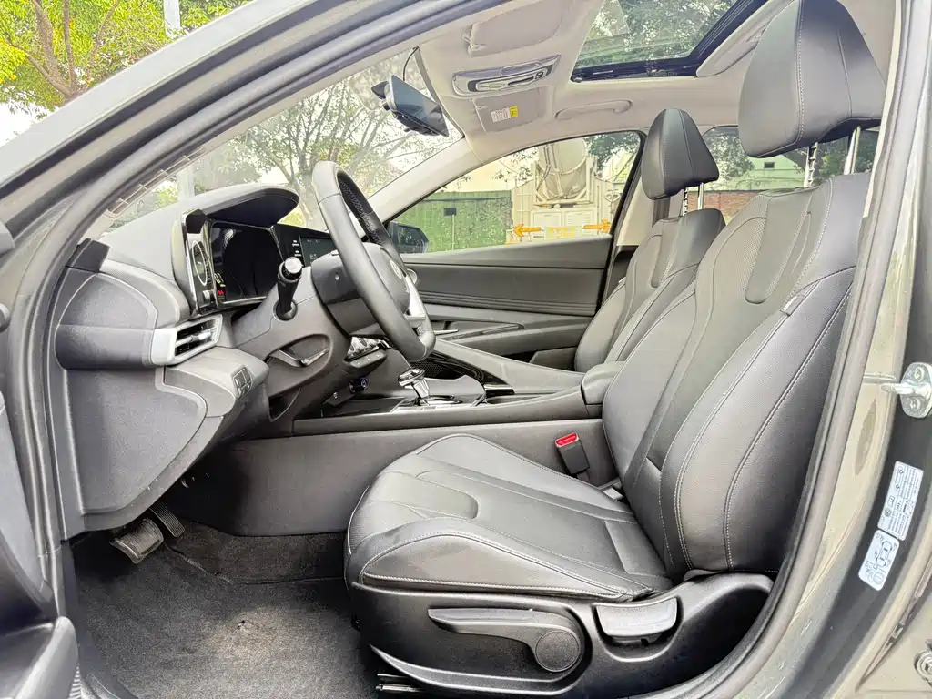 Hyundai Elantra — миниатюра 9