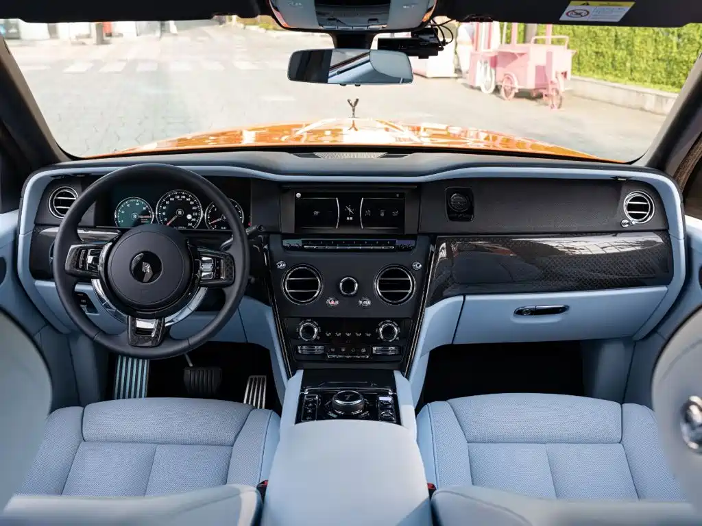 Rolls-Royce Cullinan — миниатюра 12