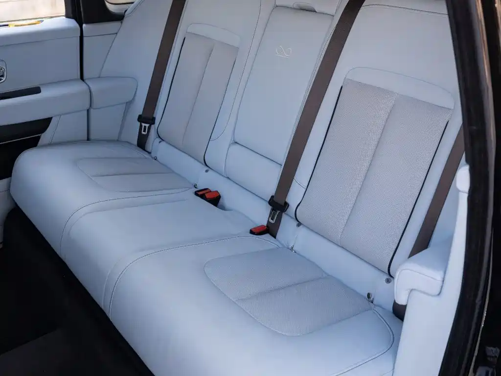 Rolls-Royce Cullinan — миниатюра 23