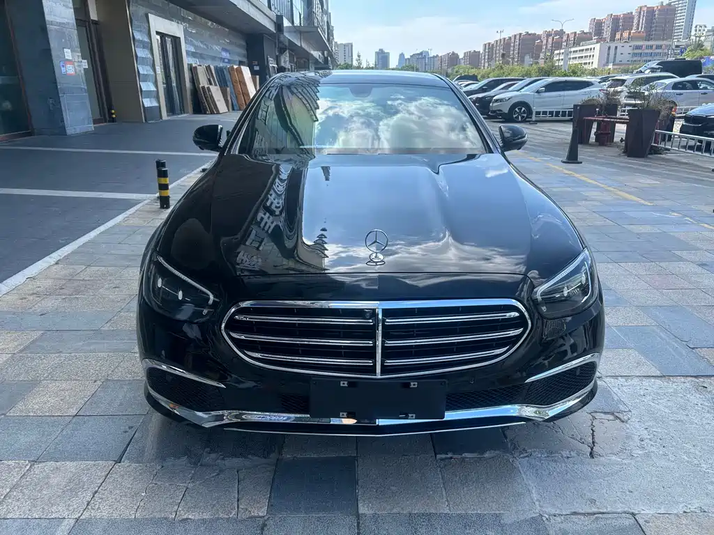 Mercedes-Benz E-Class — миниатюра 2