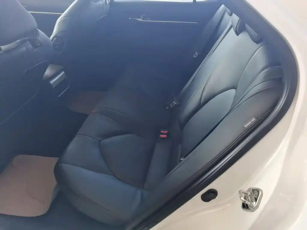 Toyota Camry — миниатюра 17