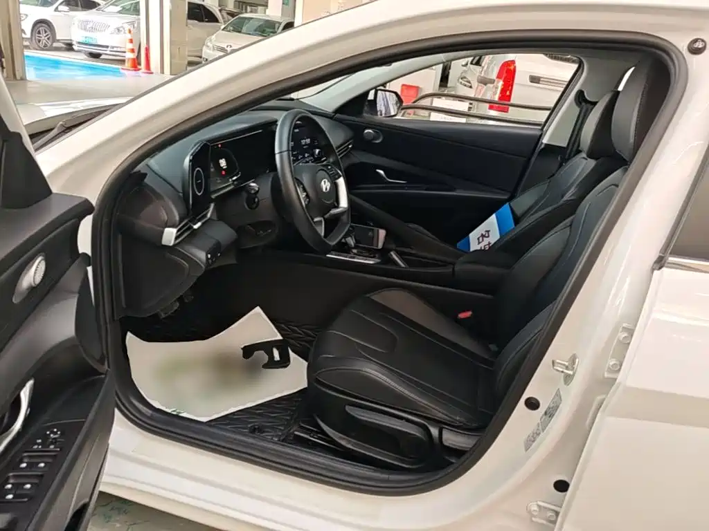 Hyundai Elantra — миниатюра 15