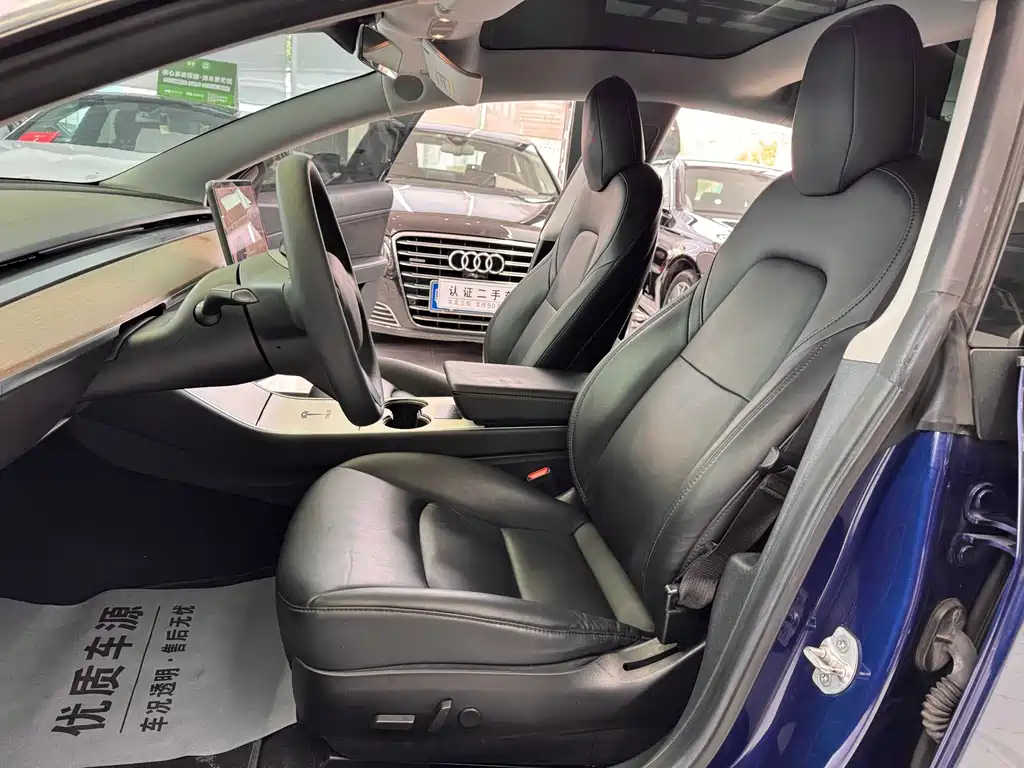 Tesla Model 3 — миниатюра 7