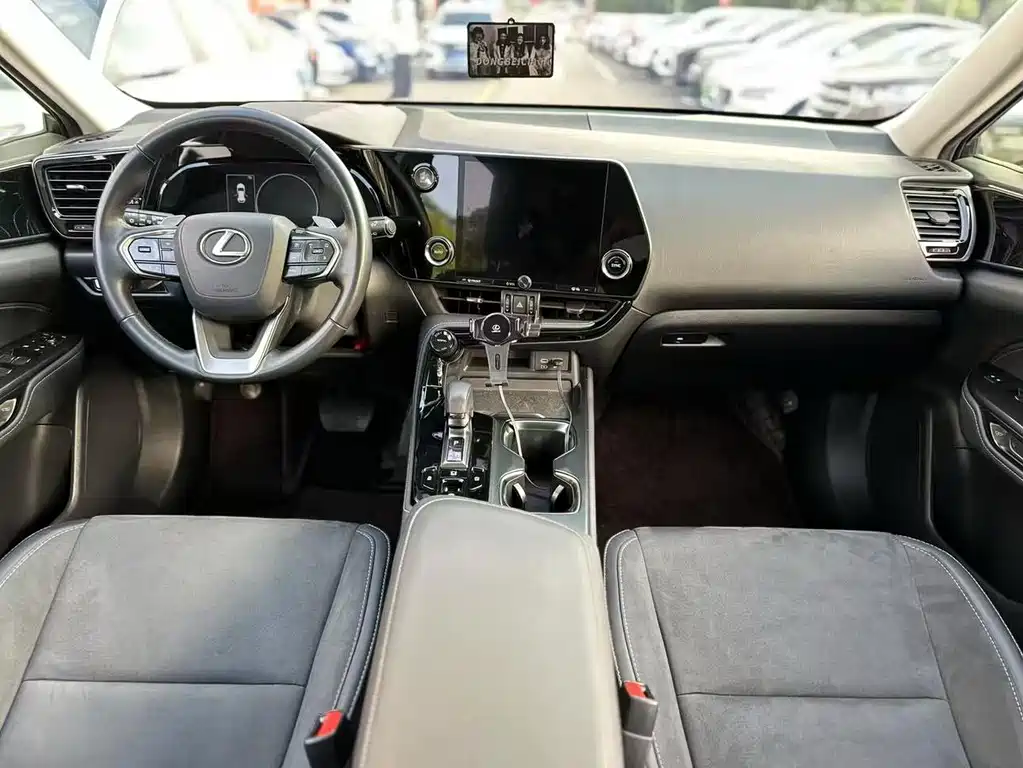 Lexus NX — миниатюра 8