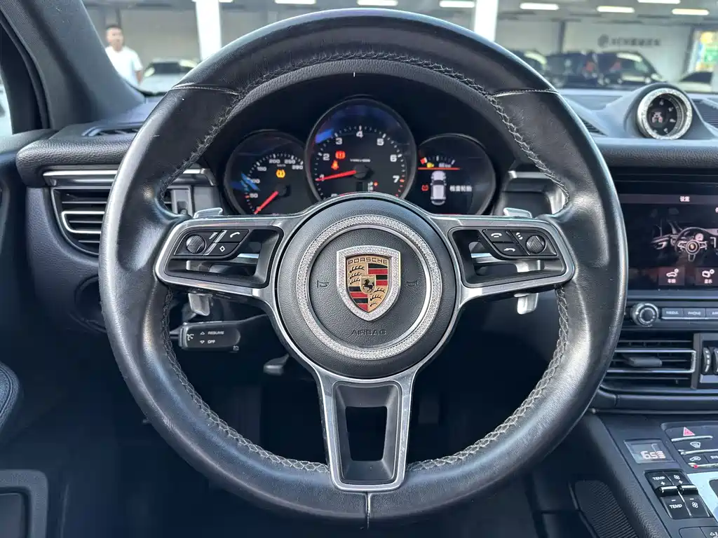 Porsche Macan — миниатюра 6