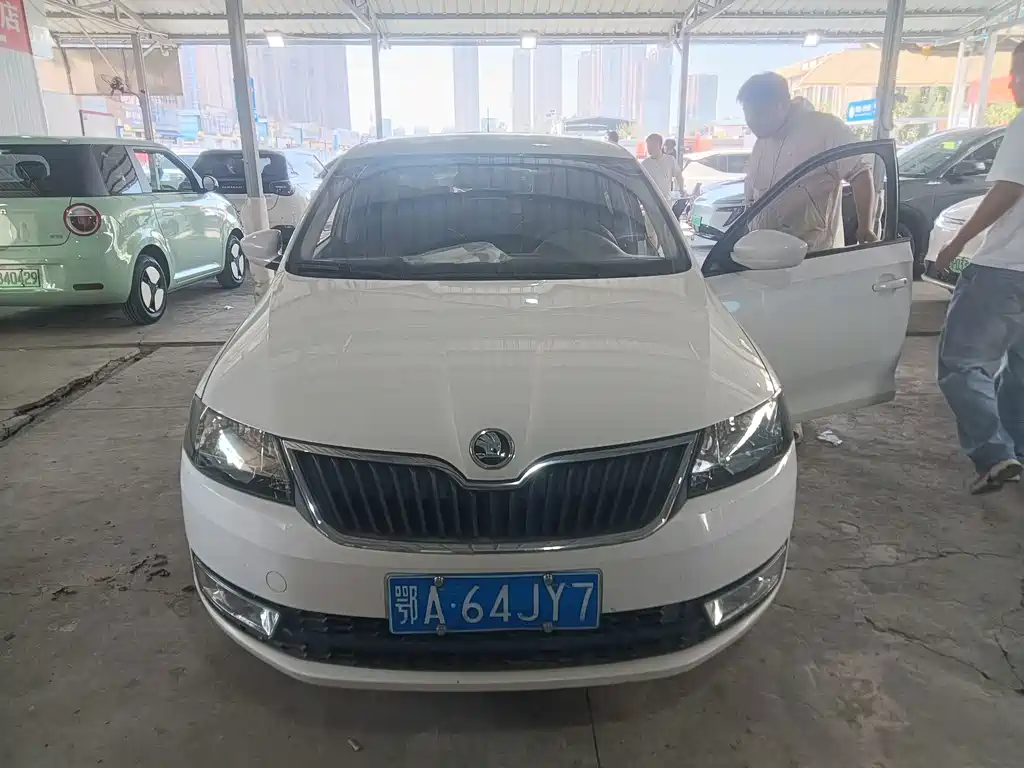 Skoda Rapid — миниатюра 2