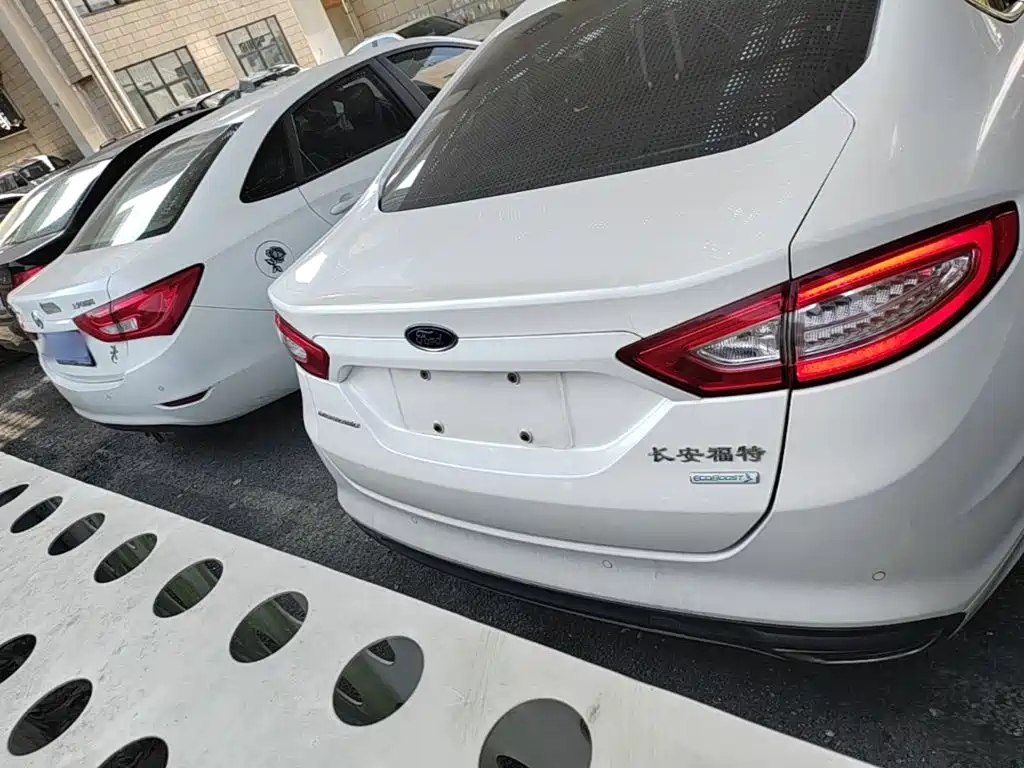 Ford Mondeo — миниатюра 6