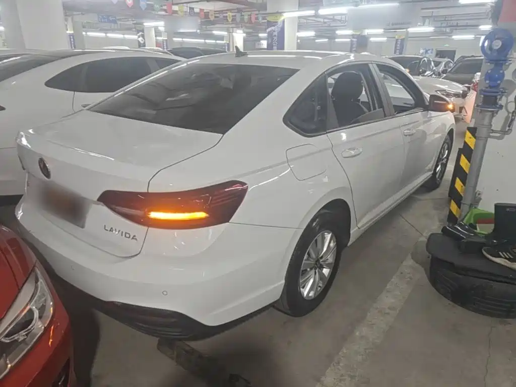 Volkswagen Lavida — миниатюра 7