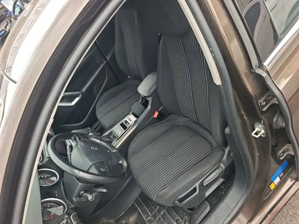 Peugeot 408 — миниатюра 15
