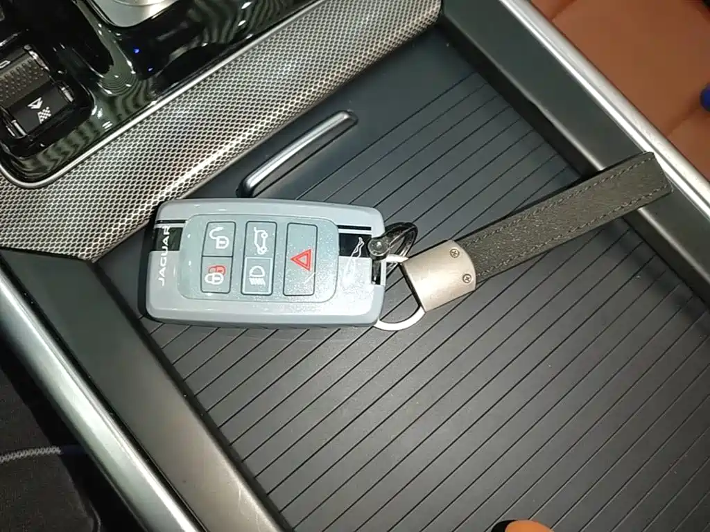 Jaguar XEL — миниатюра 9