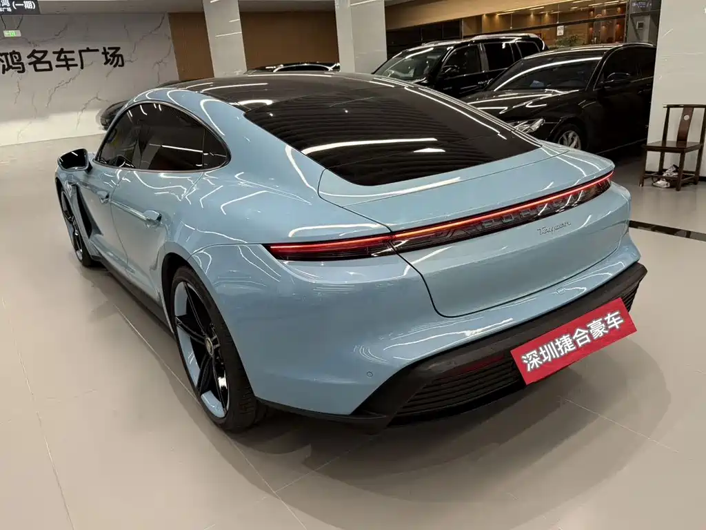 PORSCHE TAYCAN