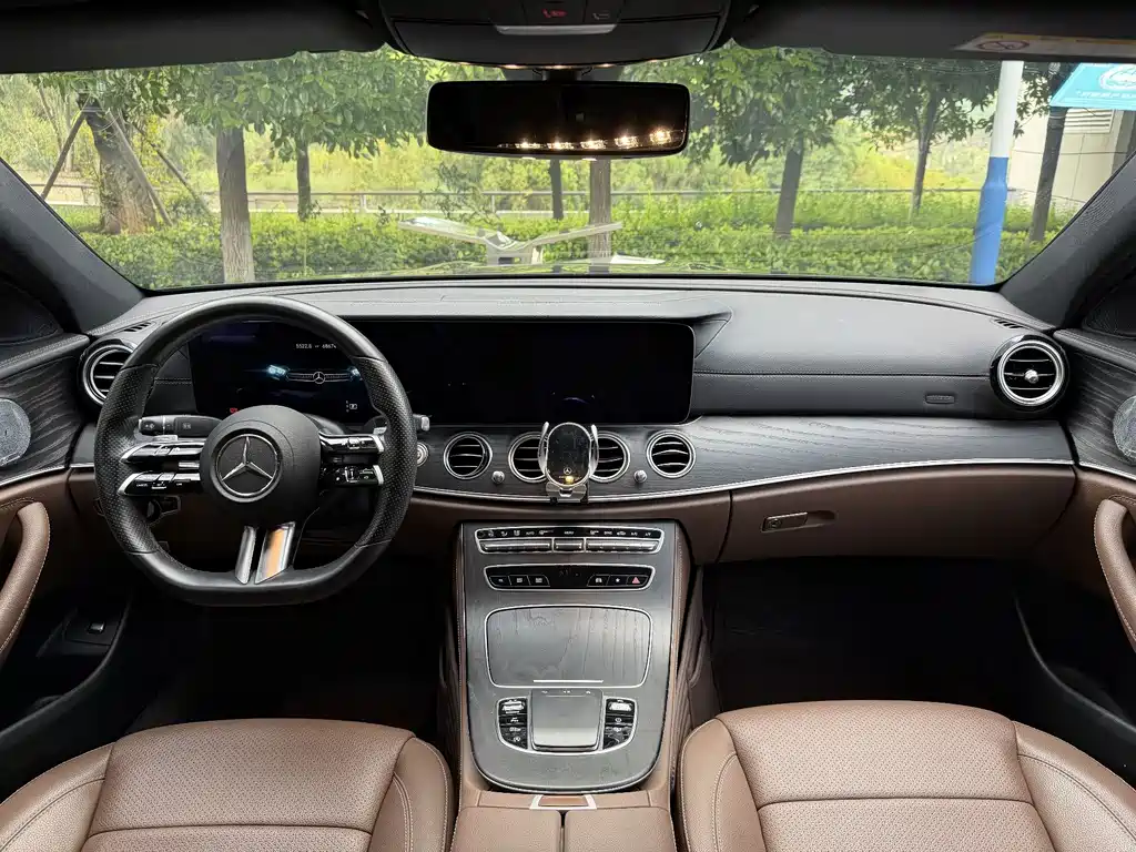 Mercedes-Benz E-Class — миниатюра 5