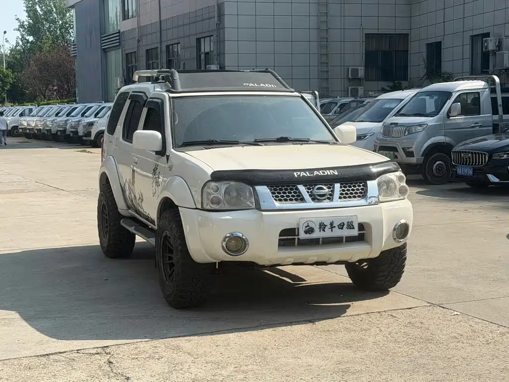 Nissan Paladin — миниатюра 3