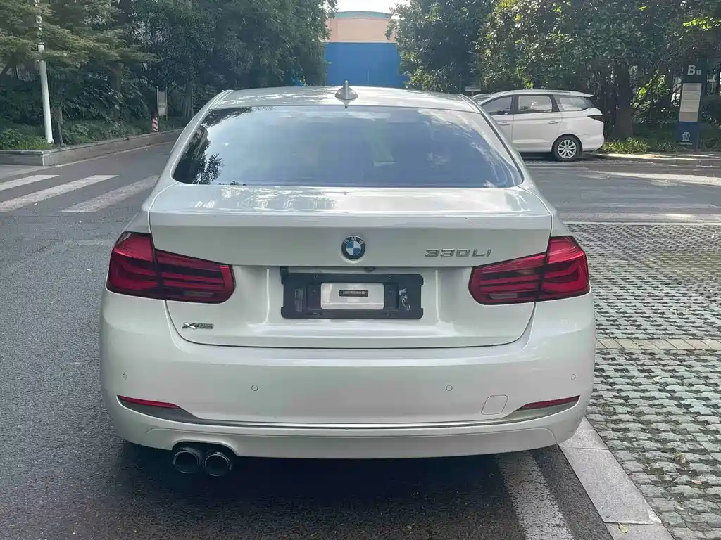 BMW 3 Series — миниатюра 8