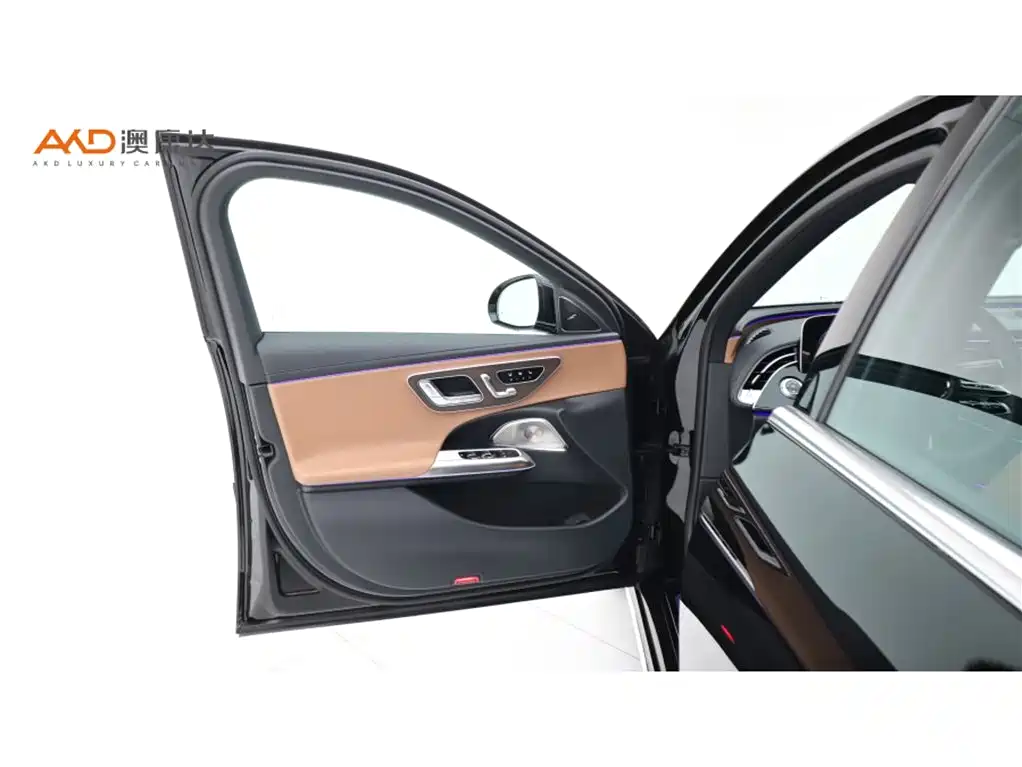 Mercedes-Benz E-Class — миниатюра 10