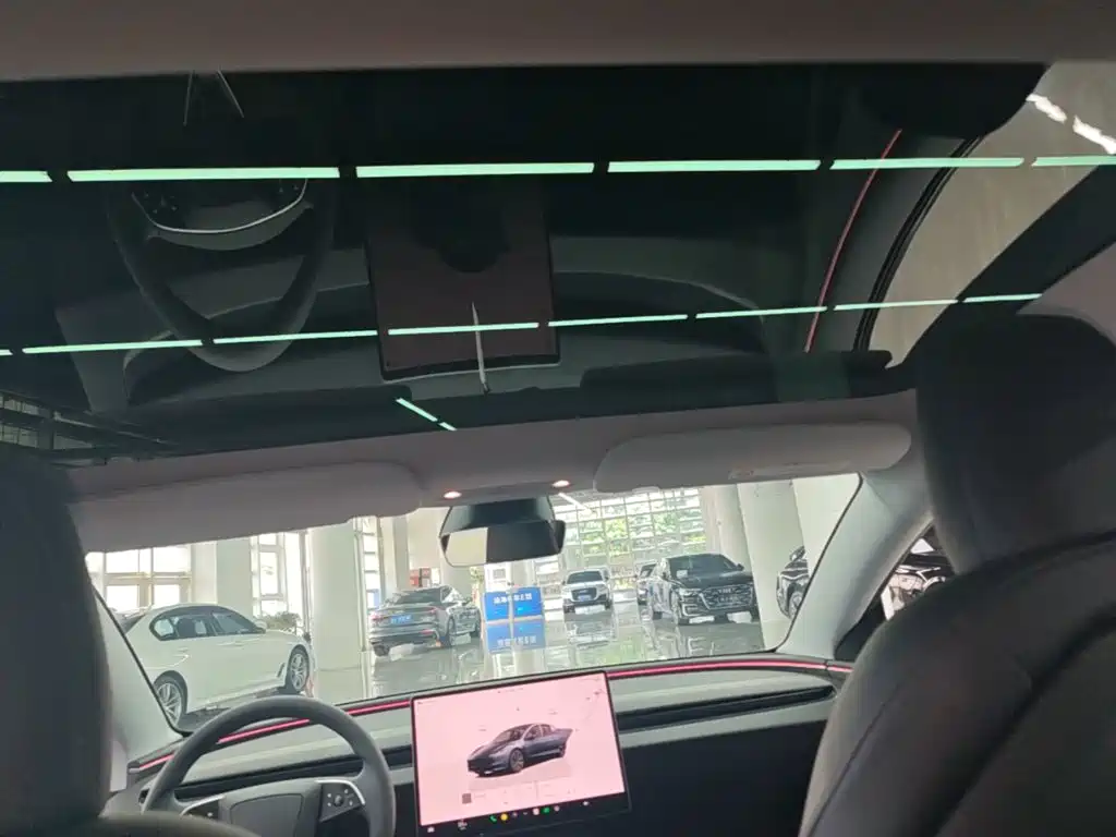 Tesla Model 3 — миниатюра 18