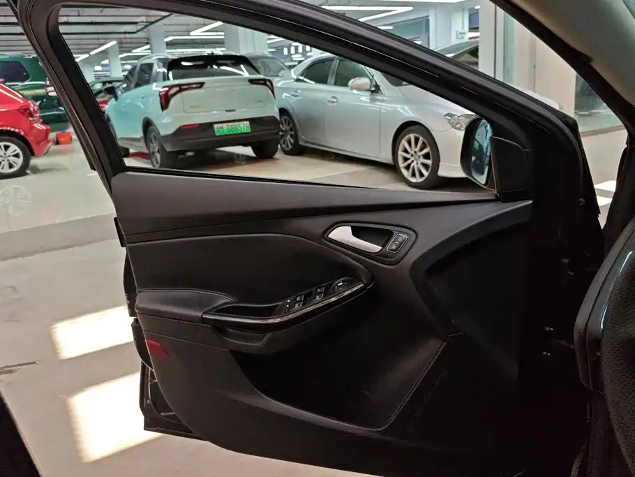 Ford Focus — миниатюра 7
