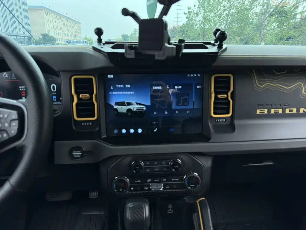 Ford Bronco — миниатюра 6