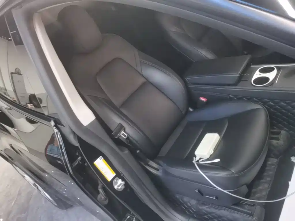 Tesla Model Y — миниатюра 25