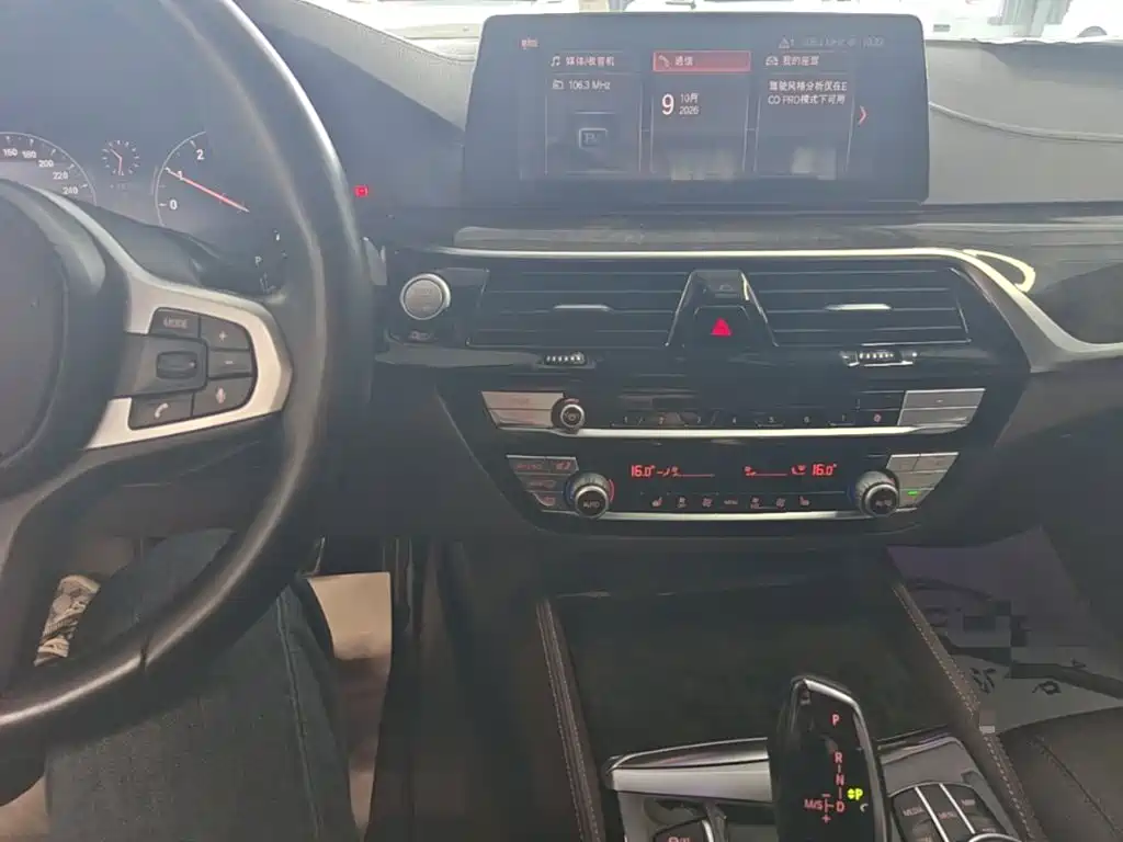 BMW 5 Series — миниатюра 13