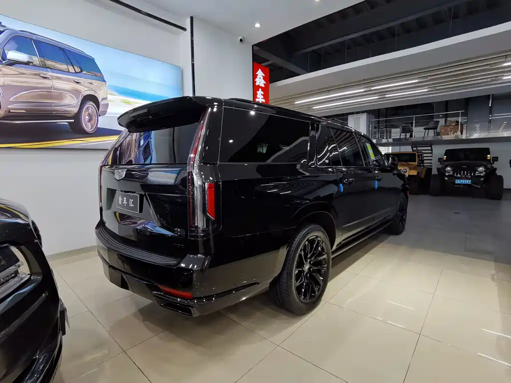 Cadillac Escalade — миниатюра 9