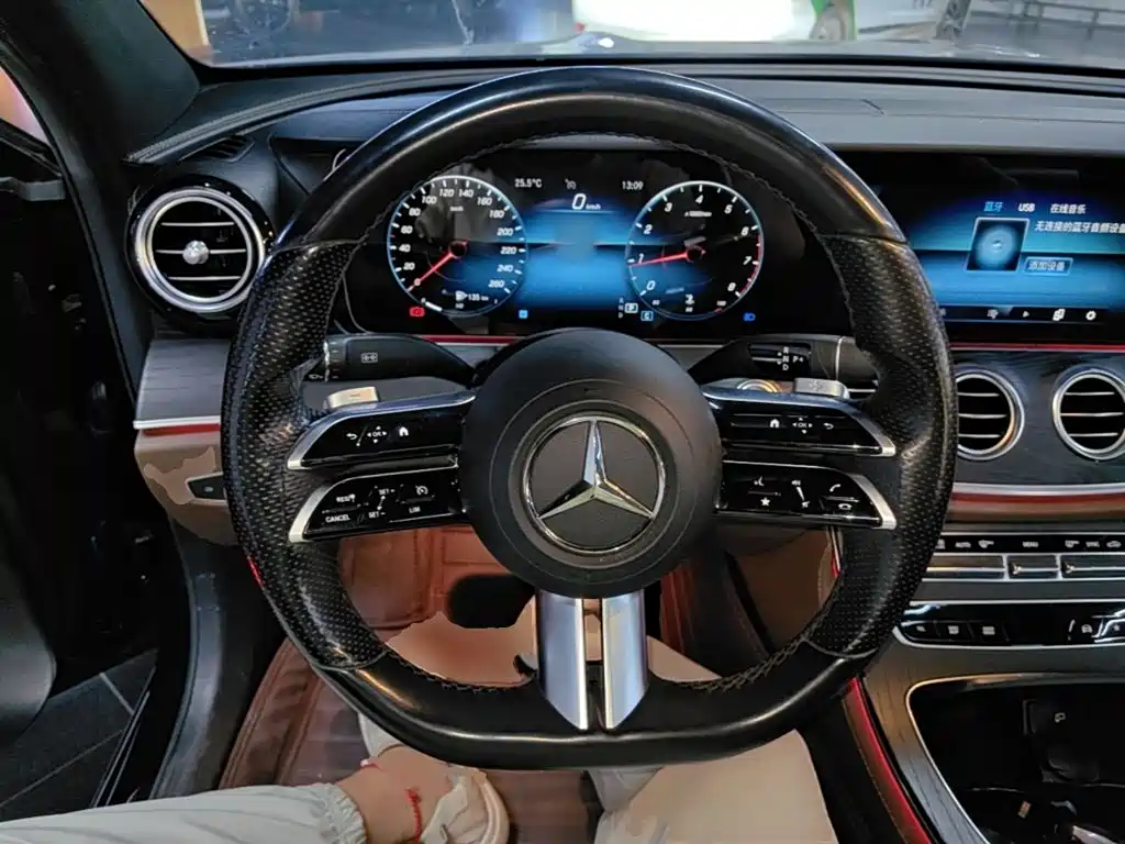 Mercedes-Benz E-Class — миниатюра 11