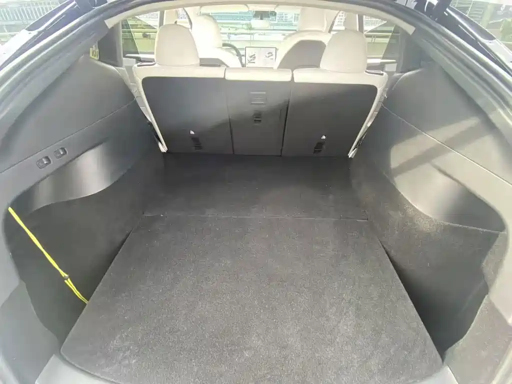 Tesla Model Y — миниатюра 11