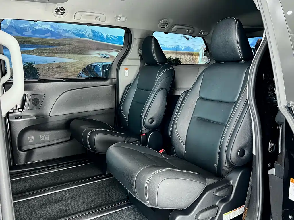 Toyota Sienna — миниатюра 10