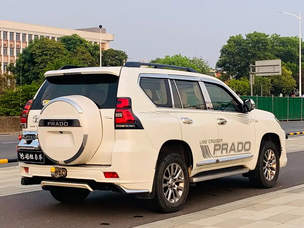 TOYOTA PRADO