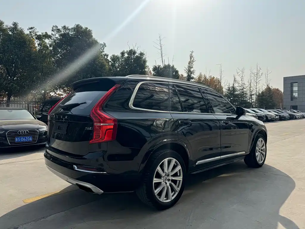 Volvo XC90 2017 T6 5 мест