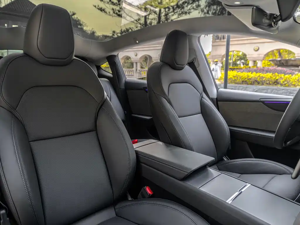 Tesla Model Y — миниатюра 15