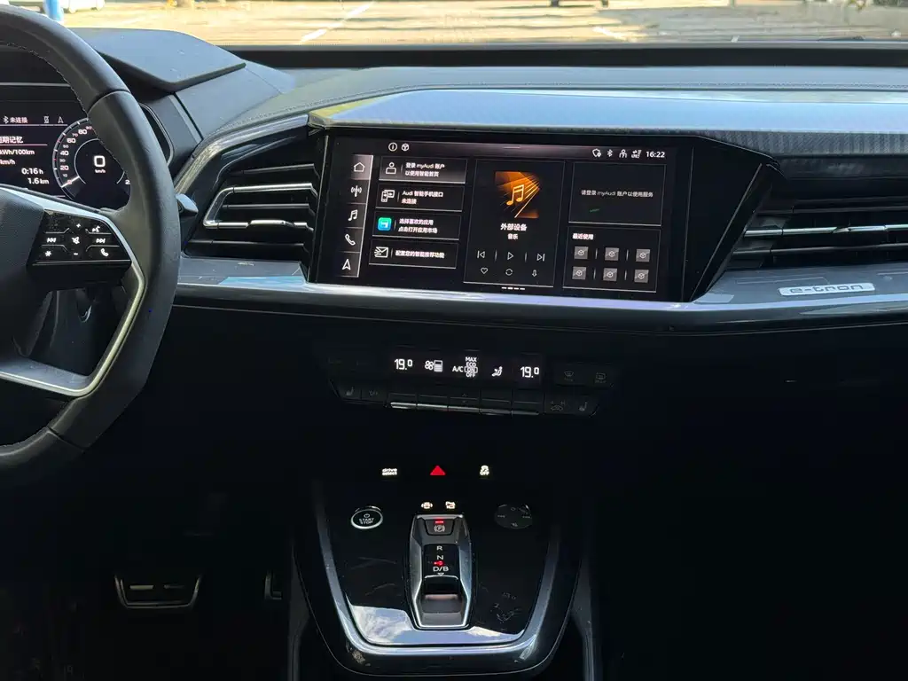 Audi Q4 e-tron — миниатюра 11