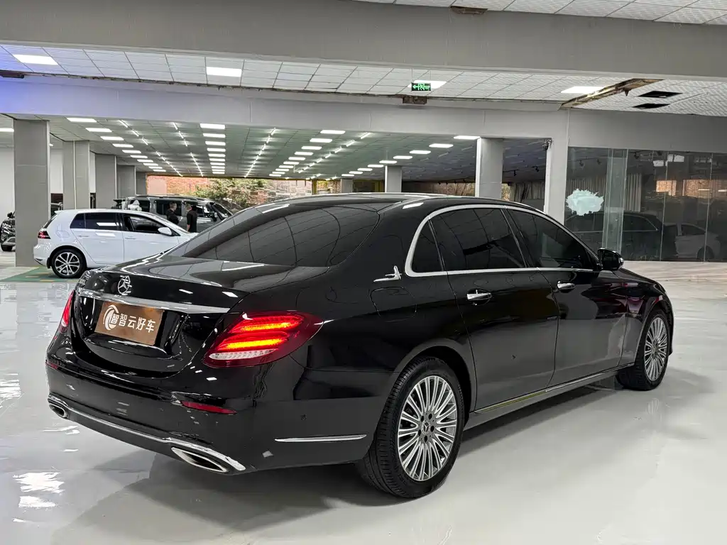 Mercedes-Benz E-Class — миниатюра 9