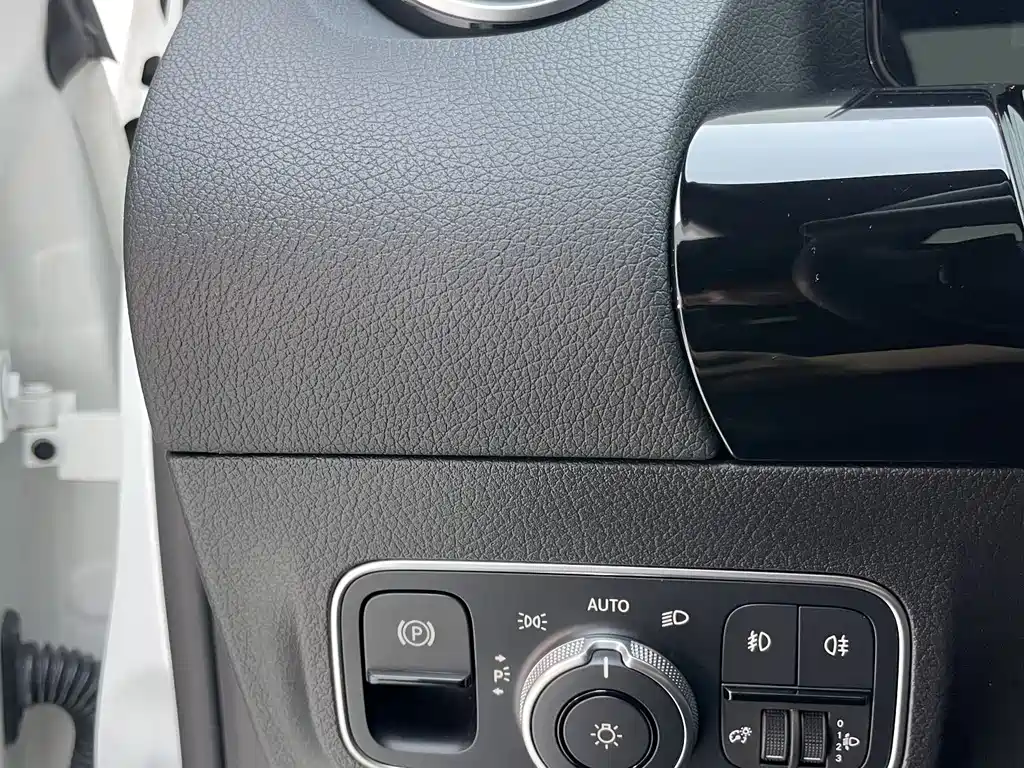 Mercedes-Benz GLA — миниатюра 16