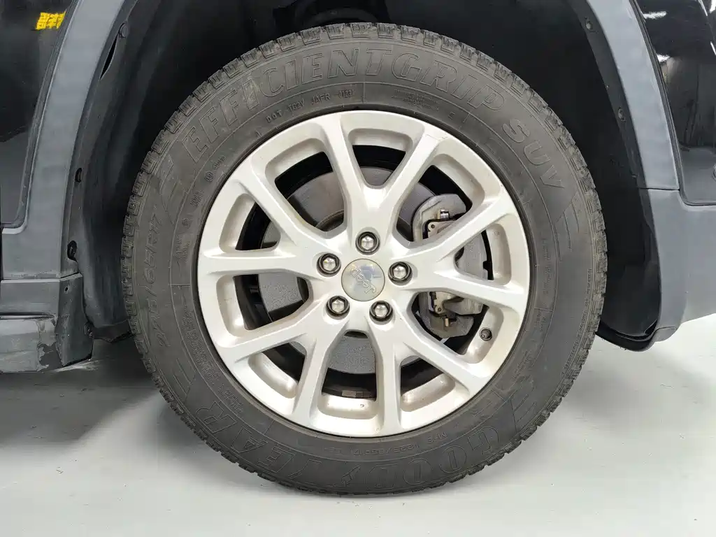Jeep Cherokee — миниатюра 15